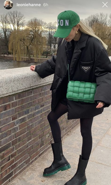 Bottega Boots Outfit, Bottega Veneta Boots Outfit, Bottega Boots, Bottega Veneta Boots, Daily Greens, Prada Jacket, Black Boots Outfit, Leonie Hanne, Bottega Veneta Bag