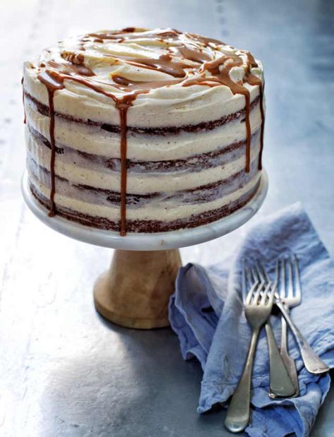 Toffee Pudding Cake, Alcohol Cakes, Booze Cake, Rum Caramel, Sticky Toffee Pudding Cake, Date Cake, Toffee Sauce, Little Debbie, Ginger Cake