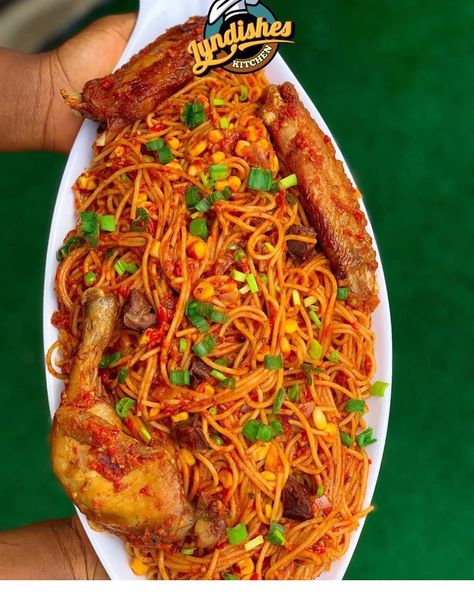 Lunch is Served 😋 . Zoom in and let’s Salivate 😋 BTW who else is Addicted to Spaghetti? 😩 Via @lyndishes #that9jafoodie #mealblog #foodie… Jollof Spaghetti, Garlic Butter Chicken Bites, Butter Chicken Bites, African Foods, Smoothie Recipes Healthy Breakfast, Garlic Butter Chicken, Nigerian Food, Chicken Bites, Cookies Decorated