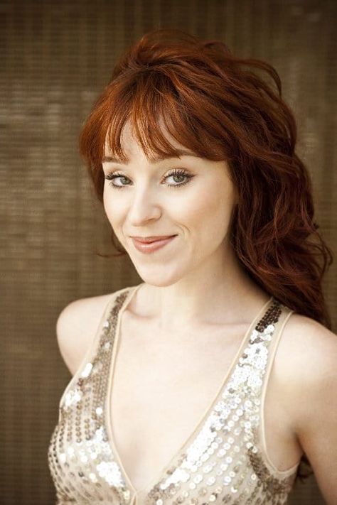 Ruth Connell Supernatural Rowena, Rowena Macleod, Ruth Connell, Supernatural Drawings, Supernatural Actors, Supernatural Cast, Badass Women, Redheads, Cute Hairstyles