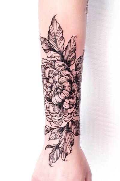 Flower tattoos according to your birthday is the new tattoo trend that you must join in if you too are a tattoo enthusiast. But how will one know what is their birth flower? #birth #birthmonth #november #flower #birthflower #novemberflower #novemberflowertattoo #novemberbirthflower #novemberbirthflowertattoo #novemberbirthtattoo #novembermonthflower #novembermonthtattoo #novemberbirthday #NovemberBorn #chrysanthemumm #chrysanthemumtattoo #chrysanthemumflower Shaded Chrysanthemum Tattoo, Tattoo Flower Linework, Chinese Chrysanthemum Tattoo, Chrysanthemum Forearm Tattoo, Flowers On Forearm Tattoo, Chyrasantemum Tattoo, Peony Wrist Tattoo, Chrisantemum Tattoo, Chrysanthemum Tattoo Sleeve