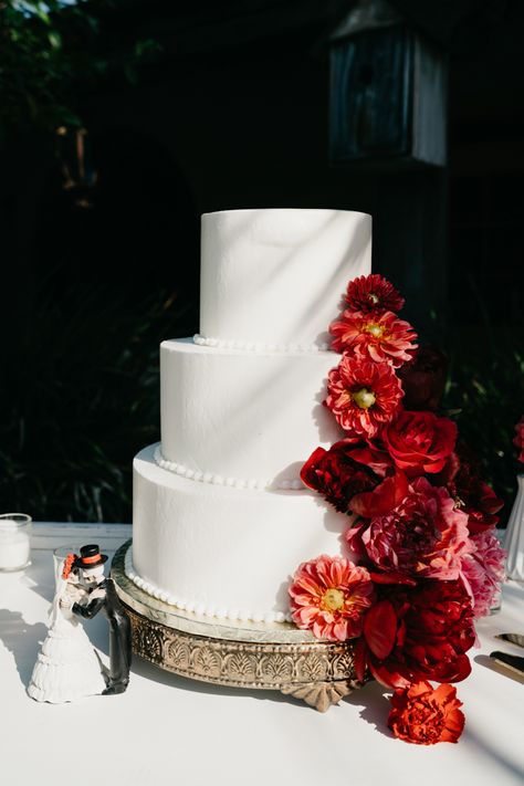 Wedding Laso Mexicans, Mexican Themed Wedding Cake, Wedding Cakes Mexican Theme, Mexican Inspired Wedding Cake, Spanish Wedding Cake, Black And White Mexican Wedding, Mexican Groomsmen, Simple Mexican Wedding, Red Mexican Wedding