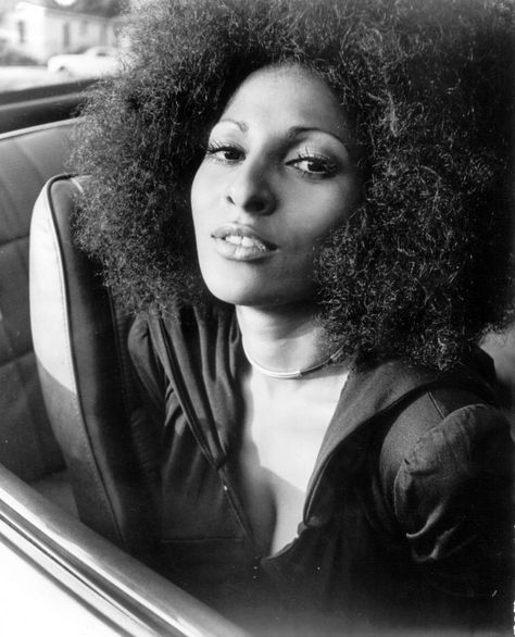 Pam Grier Foxy Brown, Foxy Brown Pam Grier, Pam Grier, Foxy Brown, Fashion 70s, Vintage Black Glamour, Black Hollywood, Quentin Tarantino, Vintage Glamour