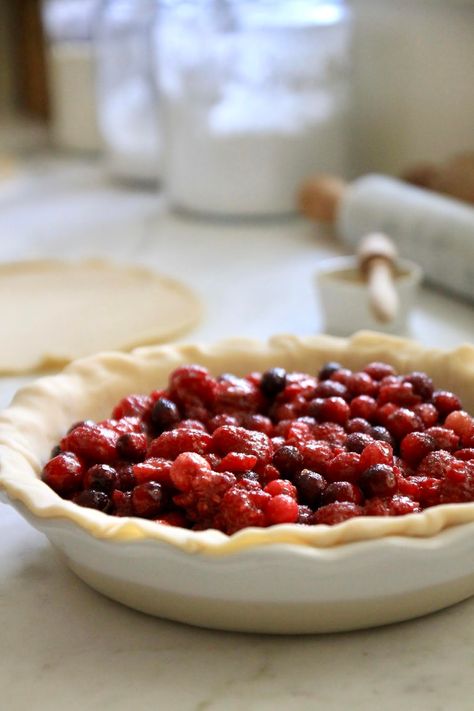 Cranberry & Raspberry Christmas Pie - Jenny Steffens Hobick Pie Recipes Christmas, Baked Fudge Recipe, Raspberry Pie Recipe, Christmas Pie Recipes, Cranberry Pie Recipes, Ree Drummond Recipes, Store Bought Pie Crust, Pioneer Woman Ree Drummond, Cranberry Pie