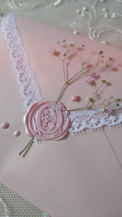 Convallaria maialis — I made some envelopes with vintage handkerchiefs 💌 Charmmy Kitty, Romantic Academia, Pen Pal Letters, Pen Pal, Rose Pastel, Princess Aesthetic, Everything Pink, Love Letter, A Letter