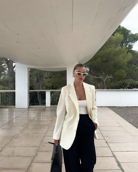 Sherien Boni (@sherienboni) • Fotos y vídeos de Instagram Beige Blazer Outfits Women Classy, Beige Blazer Outfits Women, Blazer Outfits Women, Chic Jean Outfits, Trouser Outfits, Coachella Fashion, Beige Blazer, Business Casual Outfits For Women, Smart Outfit