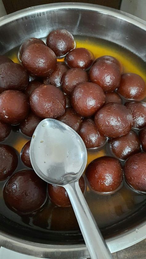 Delicious Food Image, Snap Pics, Eating Food Funny, Gulab Jamun, Foodie Instagram, Indian Dessert Recipes, Delicacy Food, Food Drink Photography, Healthy Homemade Recipes