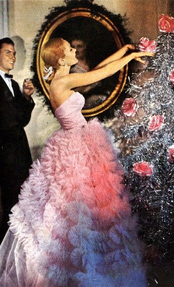 1950s christmas cocktail party #JoytotheGirls Tout Rose, Christmas Color, Tickled Pink, Noel Christmas, Everything Pink, Moda Vintage, Vintage Glamour, Mode Vintage, Up Girl