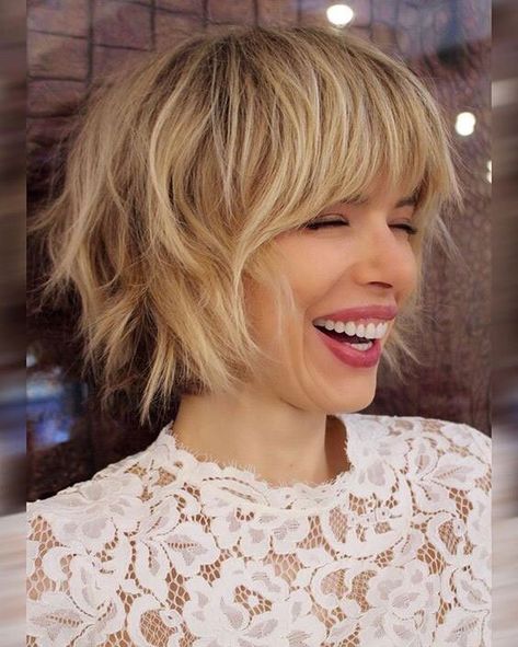 Shaggy Crop Shag Cut, Modern Shag Haircut, Summer Haircuts, Choppy Bob Hairstyles, Bob With Bangs, Shag Haircut, Long Bob Hairstyles, Trending Hairstyles, Curly Hair Styles Naturally