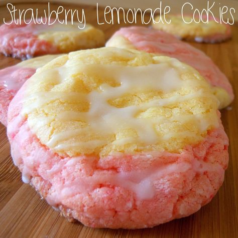 Sunny Days With My Loves - Adventures in Homemaking: Tastes Like Summer: Strawberry Lemonade Cookies Lemonade Cookies Recipe, Strawberry Lemonade Cookies, Lemonade Cookies, Cookie Brownie Bars, Summer Cookies, Cake Mix Cookies, Strawberry Lemonade, Yummy Sweets, Easy Cookies