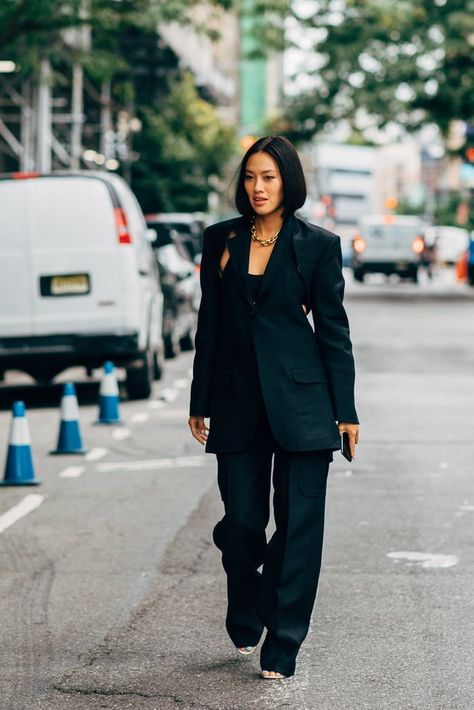 Fall New York Outfits, Tiffany Hsu, New York Winter Fashion, Fashion New York, 2020 Street Style, New York Outfits, Celebrity Style Inspiration, Autumn In New York, New York Fashion Week Street Style