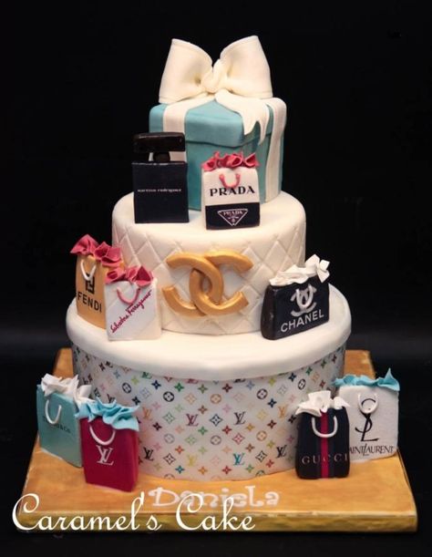 Fashion Cake, I would die if I got a fashion cake along with a shopping spree!!! ahhhhh dream come true!!!!!!!!! Fashion Cakes Birthday, Fashion Cake Ideas, Shopping Cakes Birthday, Shopping Birthday Cake, Chanel Torte, Shopping Cake, Brand Cake, Cake Fashion, Chanel Cake