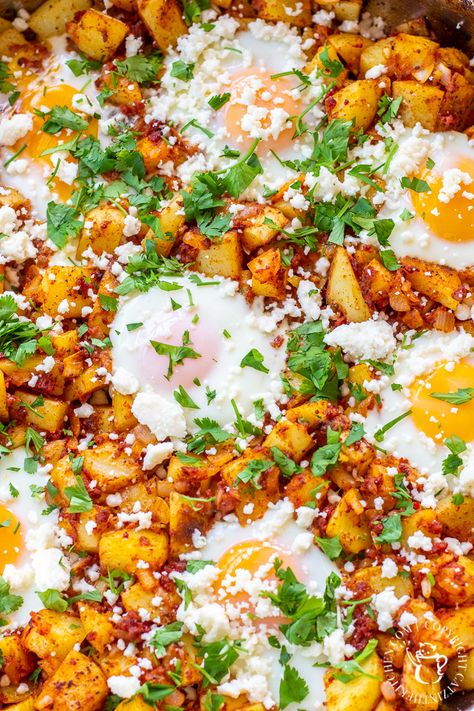 Brunch must be the best meal of the day, right? It certainly will be if you serve this yummy breakfast chorizo hash! Not a chorizo fan? Sub in some sausage! Breakfast Chorizo, Chorizo Recipes Dinner, Chorizo Hash, Chorizo Breakfast, Chorizo And Eggs, Cooking Magazine, Breakfast Slider, Breakfast Cookie Recipe, Best Brunch Recipes