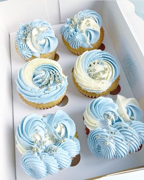 Light Blue Cupcakes Wedding, Light Blue And White Cupcakes, Blue Cupcake Ideas, Light Blue Cupcakes, Blue And White Cupcakes, Simple Cupcakes, Baby Shower Cupcakes For Boy, Gold And White Cake, Buttercream Techniques