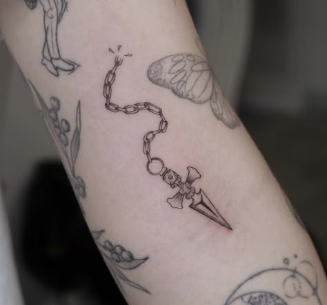 Hunter X Hunter Tattoo Kurapika Chain, Simple Hunter X Hunter Tattoo, Subtle Hunter X Hunter Tattoo, Kurapika Heart Chain Tattoo, Saiki K Tattoo Ideas, Hxh Chain Tattoo, Hunter X Hunter Tattoo Kurapika, Hunter Hunter Tattoo Ideas, Judgment Chain Tattoo