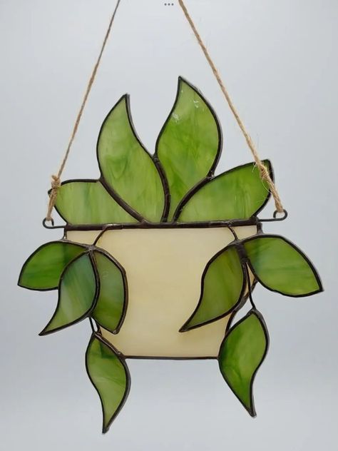 Stained Glass Hanging Plant, Plant Stained Glass Patterns, Stained Glass Plant Holder, Stainglass Ideas Beginner, Vitray Art Pattern, Stained Glass Beginner, Stained Glass Plant Stakes, Fused Glass Ideas For Beginners, Beginner Stained Glass Patterns