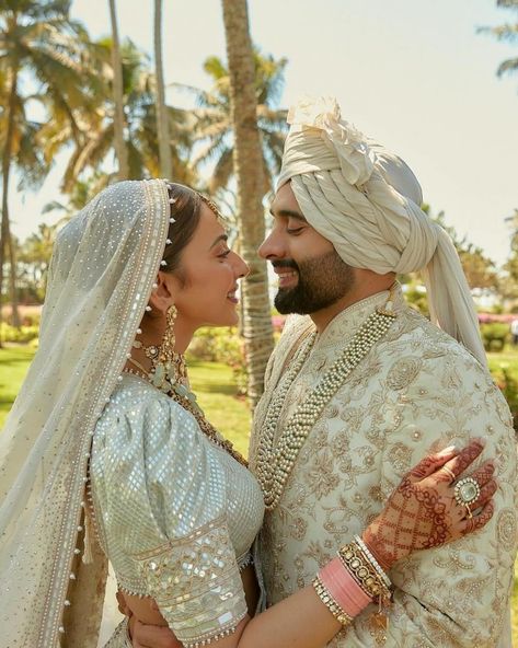 Rakul Preet Singh & Jackky Bhagnani’s Anand Karaj Look - ShaadiWish Tarun Tahiliani Bridal, Ivory Outfit, Anand Karaj, Haldi Outfits, Rakul Preet Singh, Floral Lehenga, Contemporary Bride, Dress Men, Rakul Preet