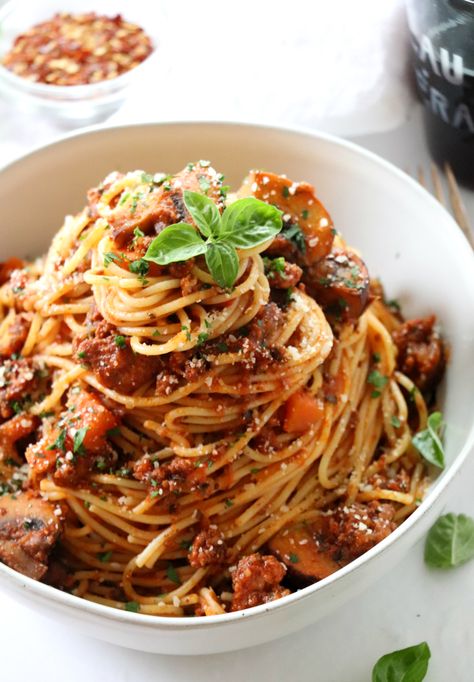 Bison Bolognese, Bison Meat Recipes, Ground Bison Recipes, Bolognese Spaghetti, Mains Recipes, Stomach Rumbling, Bison Recipes, Ground Bison, Bison Meat