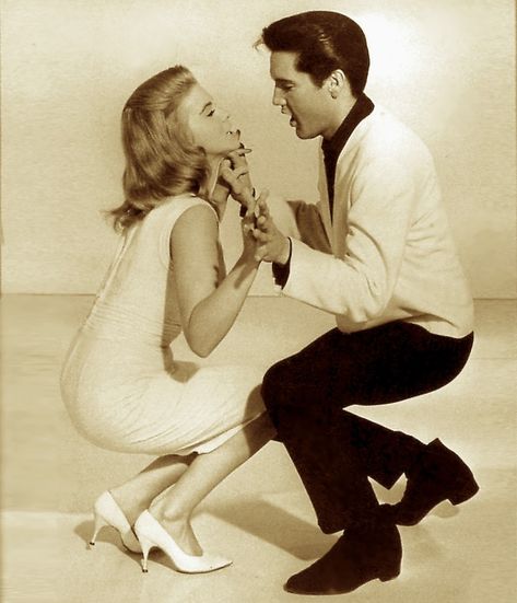 Viva Las Vegas = Elvis Presley - (1964) Elvis Presley Viva Las Vegas, Elvis Viva Las Vegas, 50s Aesthetic Fashion, Viva Las Vegas Elvis, Las Vegas Elvis, 50s Aesthetic, Elvis Presley Pictures, Elvis Movies, Ann Margret