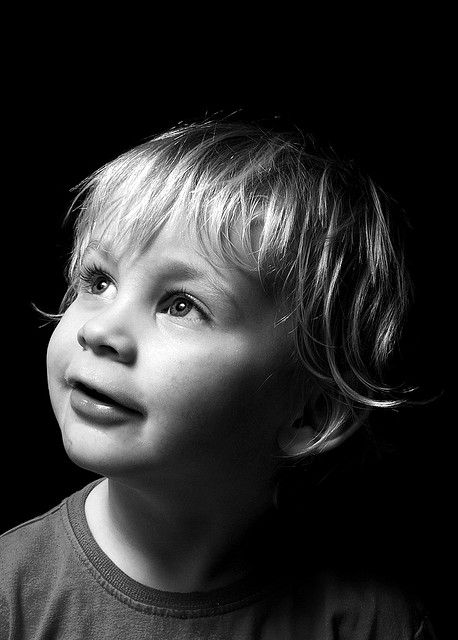 Black And White Children Portraits, Black And White Children Photography, Black Background Photography Portraits, Black And White Kids Portraits, Kids Portrait Ideas, Children Portrait Photography, Child Portrait Photography, Kid Portraits, Toddler Portraits