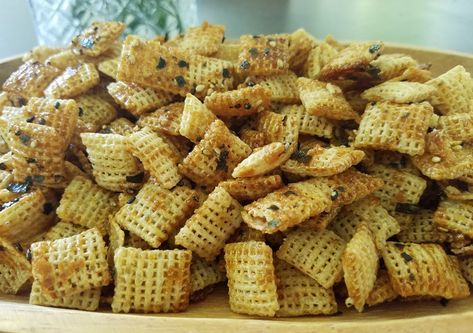 Recipe: Hawaiian Arare, an Irresistible Savory Cereal Snack Cherios Recipes Savory, Savory Cereal Snacks, Snacks Made From Cereal, Spicy Cheerios, Churro Snacks With Honeycomb Cereal, Cereal Mix, Cereal Snacks, Savory Rice, Rice Cereal