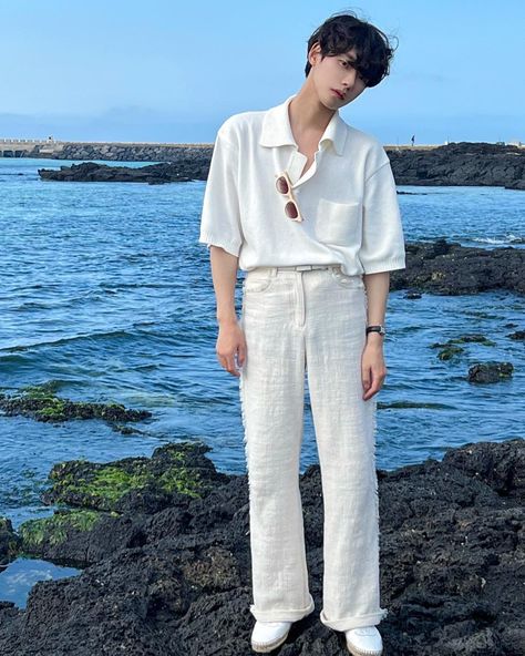 White Formal Attire For Men, All White Semi Formal Men, White Male Outfit Aesthetic, White Monochromatic Outfit Men, White Semi Formal Outfit Men, Semi Formal White Outfit, Semi Formal Attire Men, White Semi Formal Outfit, Male Beach Outfit