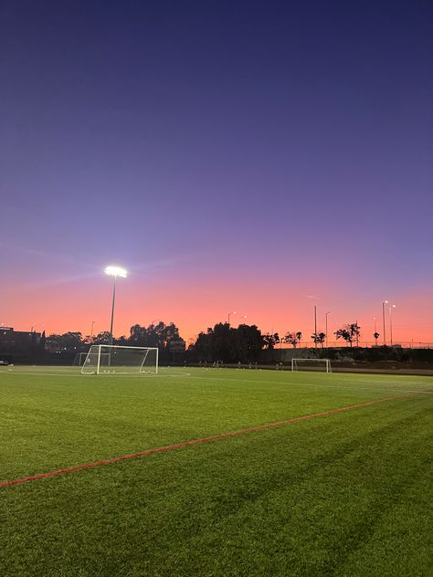 Aesthetic Football Pictures, Soccer Field Aesthetic, Football Sunset, Football Vibe, Sporty Girl Aesthetic, Indoor Soccer Field, Football Background, The Weeknd Poster, Soccer Photography