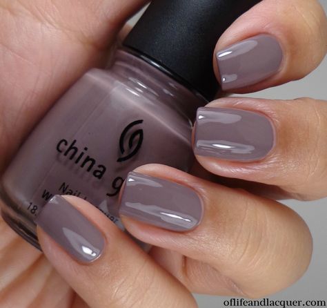 China Glaze: Channelesque .... is a dusty lavender taupe mushroom-y dream. (2004) Gray Lavender Nails, Dusty Lavender Nails, Dusty Purple Nails, Glitter Gel Nail Designs, Lavender Nail Polish, Chalkboard Nails, Dusty Lavender, Lavender Nails, Glitter Gel Nails