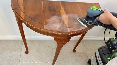 In need of a half moon table makeover? Here’s a quick and easy way to modernise an entryway table to make it a feature of your hallway.A table of many names. Half moon, demilune, entryway or hallway table. Lots of names for a small table which fits against a wall in a narrow area.This half moon, console table was bought for me by family. They know to look out for pieces for me. They found this one in a charity shop for £10.This table was in great condition. It had a few little dents in… Half Table On Wall Entryway, Half Circle Side Table, Half Moon Table Makeover, Diy Console Table Entryway, Dinner Table Diy, Entrance Table Decor, Half Circle Table, Half Moon Table, Half Moon Console Table