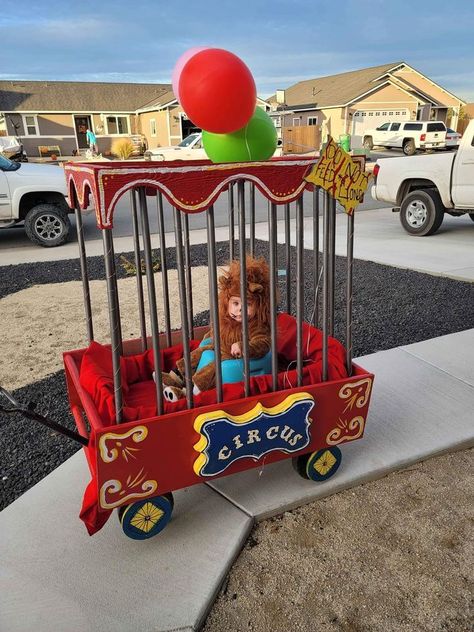 Circus Theme Golf Cart, Circus Theme Float, Circus Wagon Halloween, Trunk Or Treat Clown Theme, Carnival Themed Trunk Or Treat, Circus Theme Parade Float, Circus Parade Float, Circus Parade Float Ideas, Trunk Or Treat Circus Theme