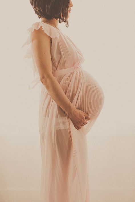 Intimate maternity photos by Yuna Leonard Intimate Maternity, Maternity Studio, Women Short Hair, Beautiful Pregnancy, Maternity Inspiration, Maternity Portraits, Pregnancy Birth, Pregnant Woman, Shoot Inspiration