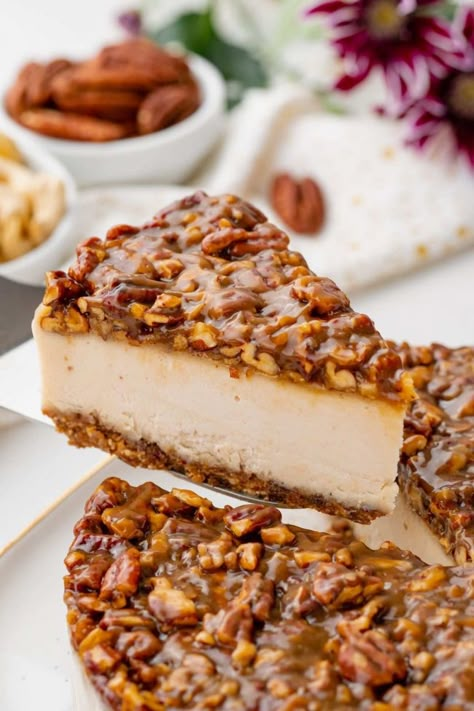 Fancy Food At Home, Elegant Vegan Desserts, Boat Meals, Caramel Pecan Cheesecake, Black Forest Cake Recipe, Vegan Pecan Pie, Raw Cheese, Eggless Cakes, Vegan Pecan