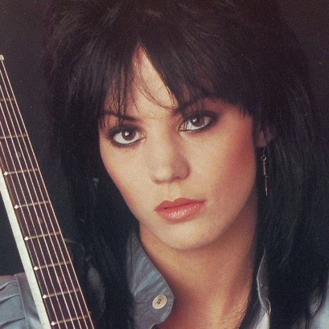 Joan Jett Profile Pic, Joan Jett Makeup, 80s Makeup Rocker, 80s Rock Makeup, Joan Jett Hair, 80s Rock Hair, Dyed Hair Blue, 70s Photos, Pat Benatar