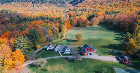 Historic Renovated Barn at Boorn Brook Farm - Manchester Vermont - Manchester Center Manchester Vermont, Private Tennis Court, Farmhouse Colonial Exterior, Farmhouse Colonial, Retirement Ideas, Colonial Exterior, Photo Landscape, Wedding Spot, White Day