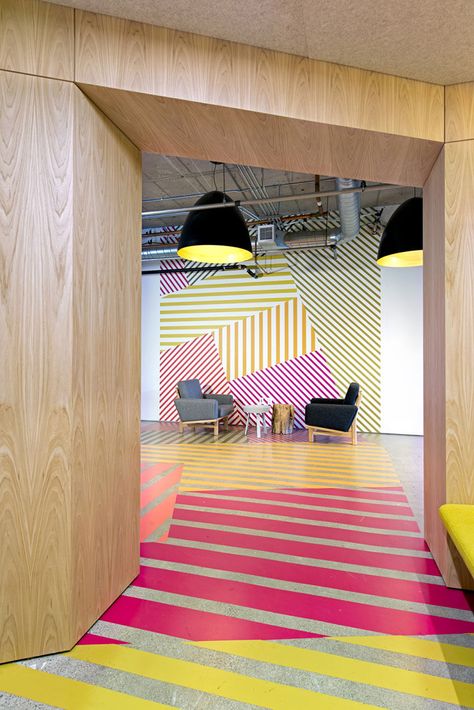 Interior Design Idea - This office design has a colorful geometric pattern that flows from the wall to the floor, and is inspired by the colors of the tulip fields in the Netherlands. Floor Graphics, Fun Office, Corporate Interiors, Office Office, Happy Design, Workplace Design, Design Magazine, Commercial Interior Design, Dental Office