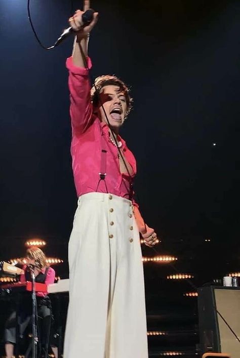 Harry Styles Outfits Concert, Harry Styles Outfits Inspiration Concert, Harry Styles Tour Outfits, Harry Styles Costume, Harry Styles Outfits Inspiration, Harry Styles Outfit Inspo, Harry Styles Outfits, Harry Styles Concert Outfits, Harry Styles Concert Outfit Ideas