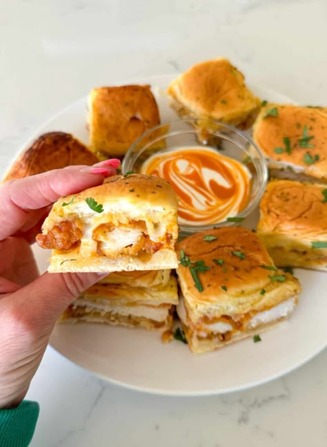 These baked Buffalo Chicken Sliders are the perfect appetizer for any occasion you've got coming up! They're simply made with crispy chicken tenders drizzled with buffalo sauce, ranch dressing and sandwiched between oozing cheese. #buffalochickensliders #bakedsliders #gamedayeats #appetizer #appetizerrecipe #superbowlfood #fingerfoods #bitesizefoods Baked Buffalo Chicken Tenders, Kentucky Derby Food, Derby Food, Buffalo Chicken Tenders, Picky Palate, Buffalo Chicken Sliders, Chicken Tenders Recipe, Baked Buffalo Chicken, Crispy Chicken Tenders