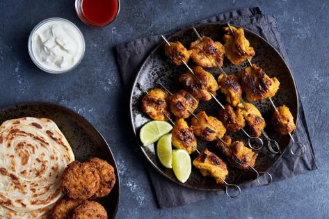 Dishoom's Chicken Tikka recipe | Hot Cooking food blog Chicken Tikka Photography, Tahini Chicken, Chicken Tikka Recipe, Chicken Kebab Recipe, Tikka Recipe, Great British Chefs, Mutton Recipes, Chicken Kebabs, Food Displays