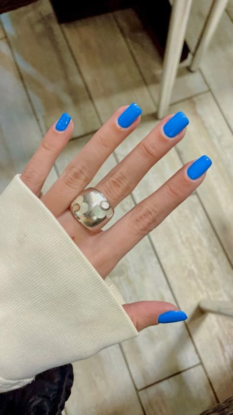 Plain Nails Colors Winter, Plain Squoval Nails, Square Nail Solid Color, Blue Nails Colors, Acrylic Nail Plain Color, Short Bright Blue Nails, Soild Nails Colors Summer, Bright Blue Dip Nails, Solid Nail Colour Ideas