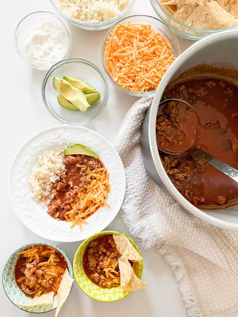 Kid Friendly Slow Cooker Chili – Food Play Go Kid Friendly Chili Recipe, Kid Friendly Chili, Chili Food, Toppings Bar, Slow Cooker Chili Recipe, Butternut Squash Puree, Squash Puree, Chili Ingredients, Cooking With Beer