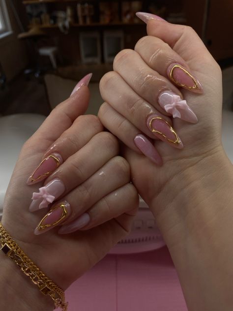 Nails Gold Detail, Gold Bow Nails, Girly Coquette Aesthetic, Nails Bow, Nails Coquette, Bow Nail Designs, Aesthetic Bow, Coquette Nails, Bow Nails