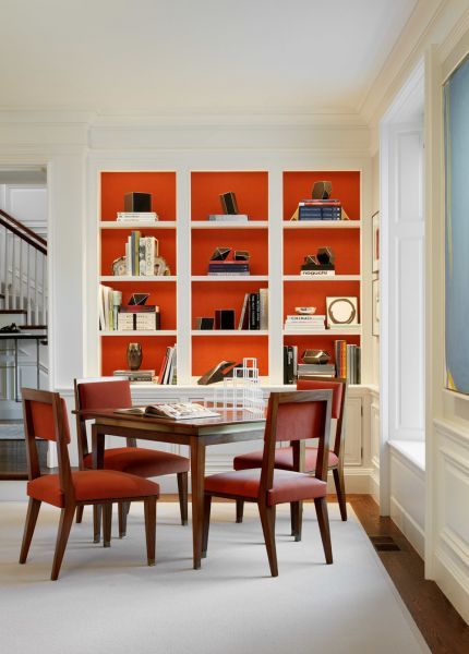 Northern California Residence - Sitting Area - The Wiseman Group tries to strike a balance between formal and relaxed interior design for a younger family. As Paul Wiseman mentions in the Modern Architect podcast , it is all about what is appropriate for the situation. Dining Contemporary, Clad Home, Sophisticated Art, Wood Architecture, Wood Bookshelves, Modern Architects, Architecture Inspiration, Transitional Living Rooms, Living Room Inspo