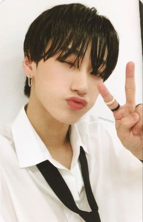 #ateez #photocard #choisan #san San Photocard, Ateez Photocards, Photo Scan, Pretty Pink Princess, Boyfriend Wallpaper, Mike Shinoda, Heart Background, Pop Photos, Choi San