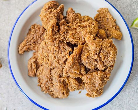 Learn more about KFC-Style Vegan Fried "Chicken" from SideChef! Vegan Chilli, Vegan Fried Chicken, Olive Garden Recipes, Vegan Fries, Chicken Mushroom, Fried Chicken Recipe, Vegan Mushroom, Fried Mushrooms, Sweet Chilli Sauce