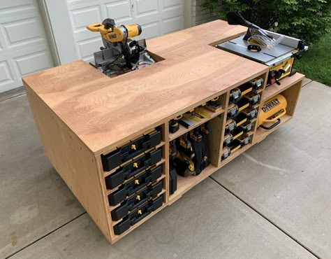 Mobile Woodworking Bench, Custom Work Bench, Workbench Top Ideas, Moveable Workbench, Plywood Workbench, Ultimate Workbench, Officine In Garage, Small Woodworking Shop Ideas, Garage Workbench Plans