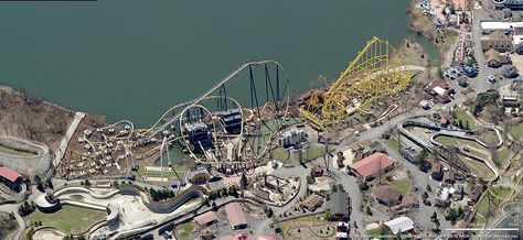 Geauga Lake - Aerial view from Bing Maps Amusement Park Map, Geauga Lake Amusement Park, Creepy Places, City Layout, Abandoned Amusement Parks, Roller Coasters, Akron Ohio, Northeast Ohio, Lake Park