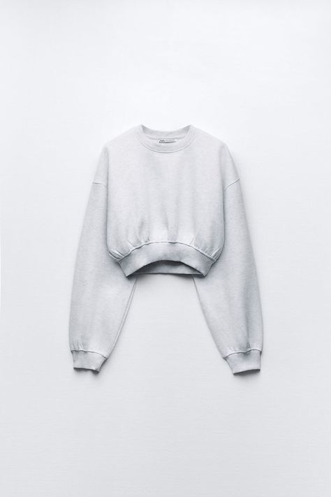 Zara Clothes Women, Teenage Clothing, Zara Sweatshirt, Zara Outfit, Zara Fashion, Zara Sweater, Preppy Outfit, Cropped Sweatshirt, Casual Winter Outfits