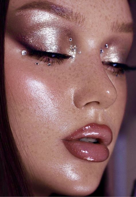 Gemstone Makeup, Glitter Highlighter, Exotic Makeup, Gem Makeup, Statement Makeup, Club Makeup, Dewy Makeup Look, Makeup Fails, Highlighter Stick