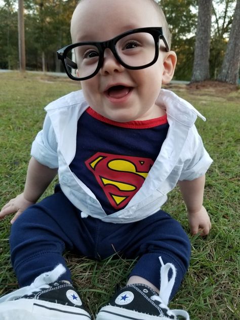 Superman/Clark Kent baby Halloween costume! Clark Kent Costume, Diy Baby Halloween Costumes, Costume Carnevale, Superman Baby, Baby Halloween Costume, Fall Festivities, Baby Halloween Costumes, Halloween 2023, Fall Festival