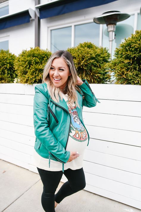 Annndd I’m Still Pregnant… – Mallory Ervin Leather Pants Pregnant Outfit, Mallory Ervin, Mary Orton Maternity, Leather Leggings Pregnant, Jeans For Pregnant Women, Olivia Wilde Pregnant, Daily Look, Love Is Sweet, Maternity Fashion